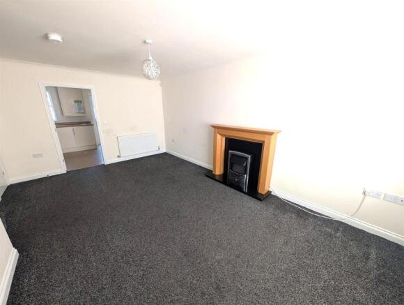 3 bed House for sale Image 4
