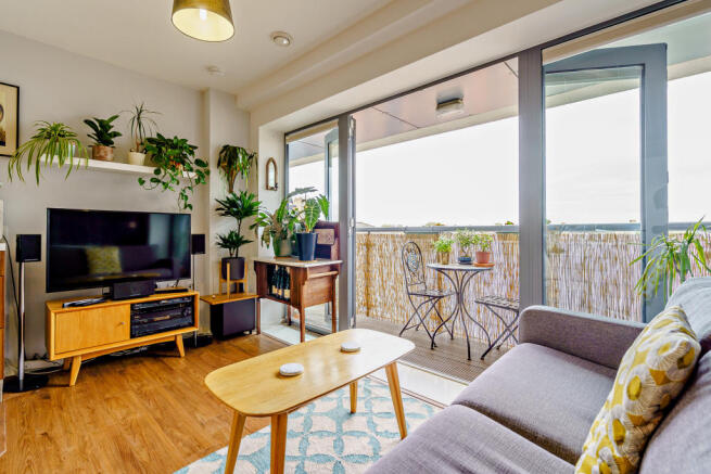 8435360-interior24-800