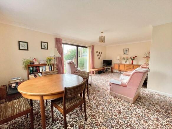 Lounge/dining room