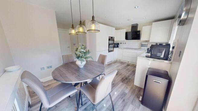 4 bed Semi-Detached for sale Image 6
