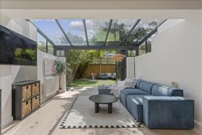 6, Crammond Close, London W6 8QS