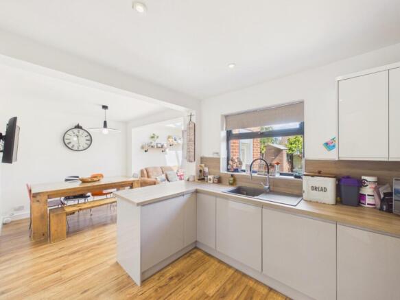 3 bed Semi-Detached for sale Image 8