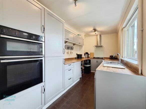 2 bed Semi-Detached for sale Image 5