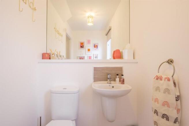 013-2_Hunterfield_Place_Carluke_ML84GY.jpg