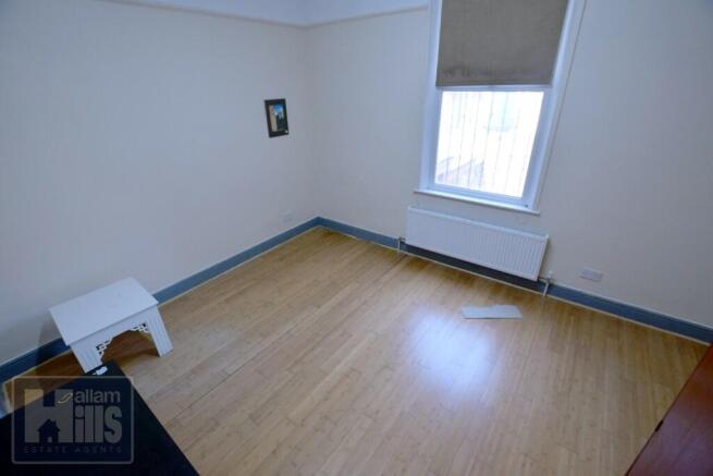 3 bed Apartment to rent Image 6