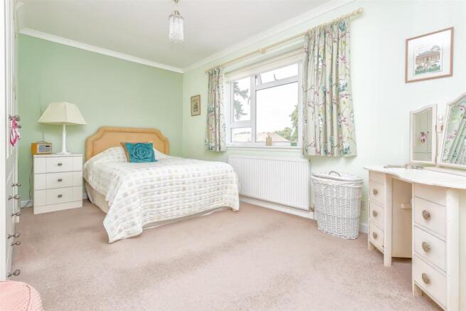 flat-courtlands-crescent-banstead-1003.jpg