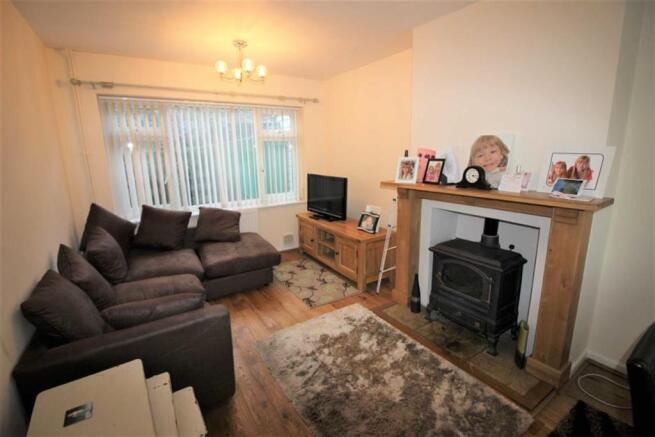 Lounge/Dining Room: