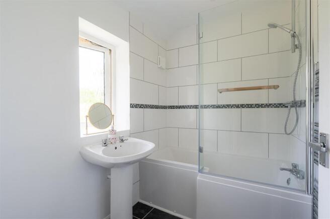 3 bed Terraced to rent Image 8