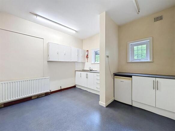 5 bed Detached for sale Image 10