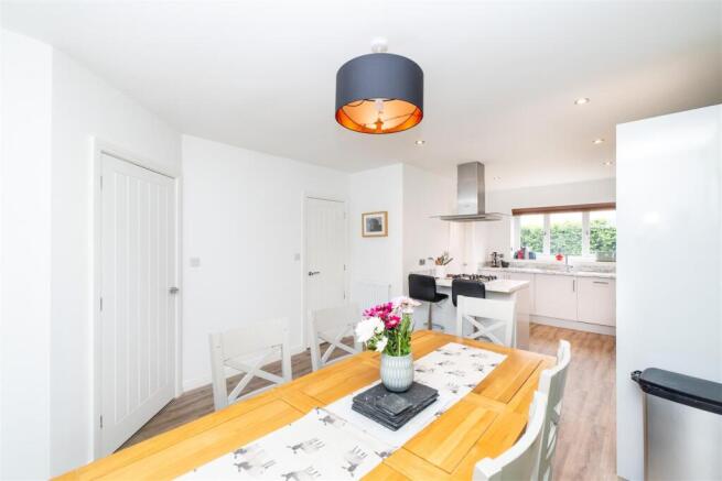 4 bed Detached for sale Image 5