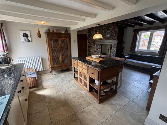 3 bed Semi-Detached for sale Image 6