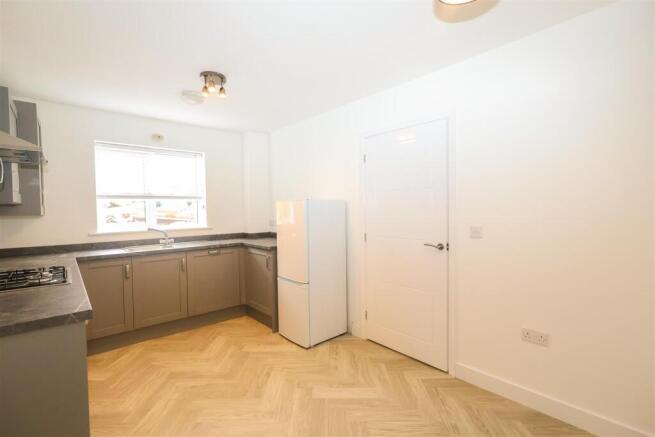 3 bed Semi-Detached to rent Image 12