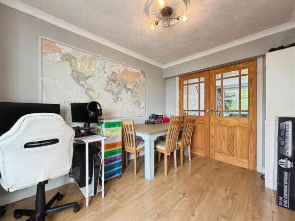 3 bed Semi-Detached for sale Image 8