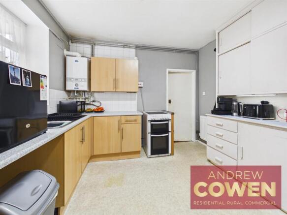 2 bed Flat for sale Image 5