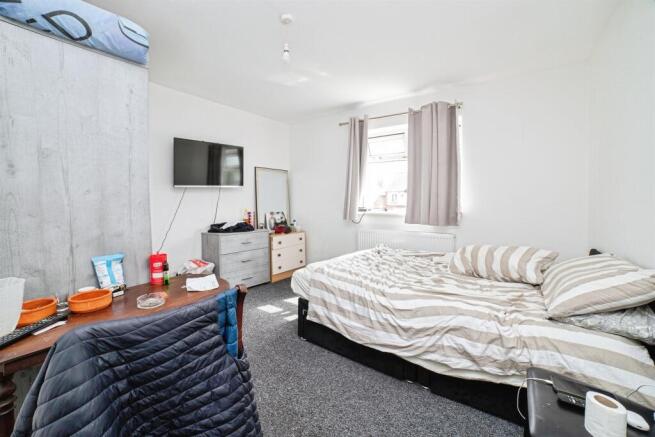 4 bed Semi-Detached for sale Image 7
