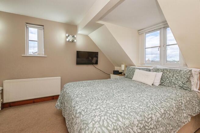 3 bed Detached for sale Image 8