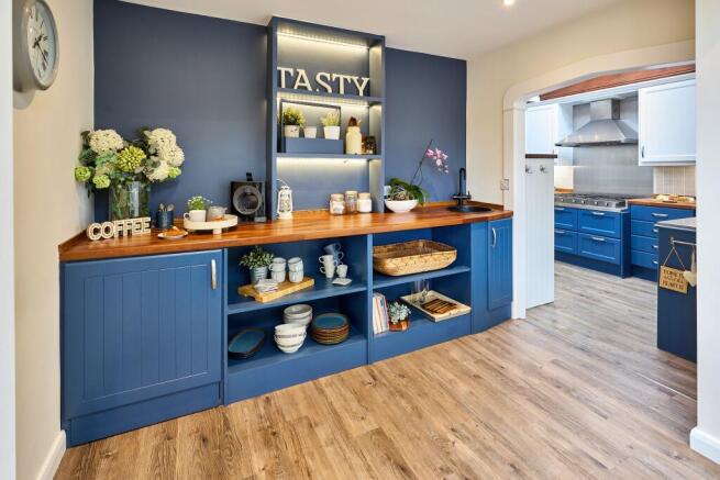 4 bed Detached for sale Image 10