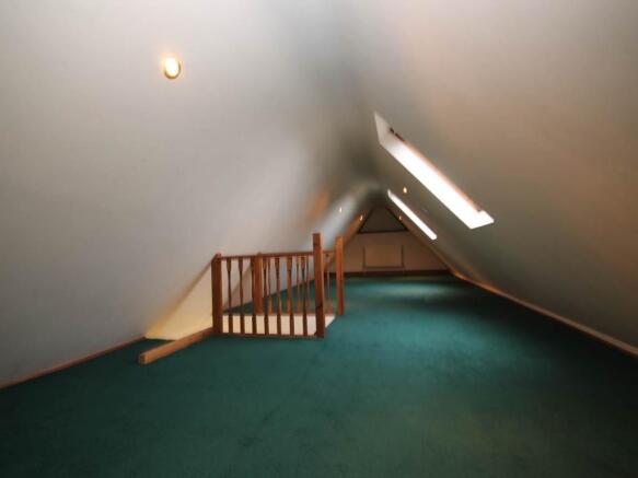 LOFT ROOM ABOVE GARA