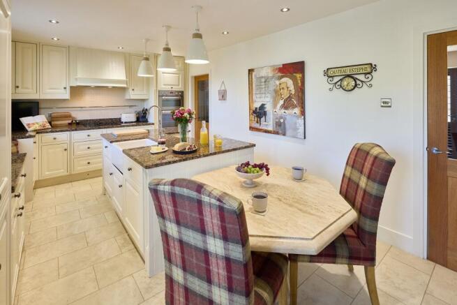 4 bed Detached for sale Image 12