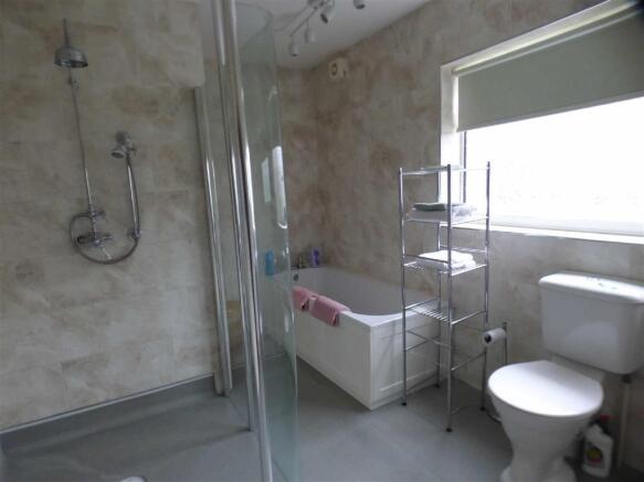 LARGE WET ROOM