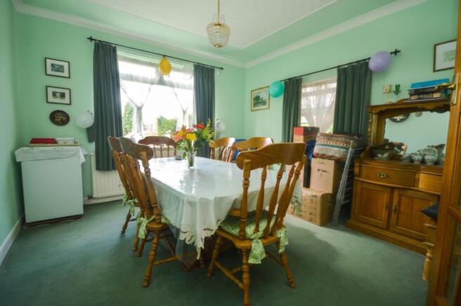 5 bed Detached for sale Image 4