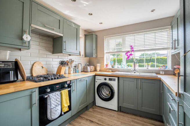 2 bed Semi-Detached Bungalow for sale Image 5