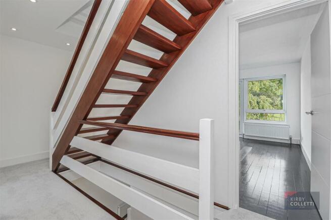 FIRST FLOOR LANDING