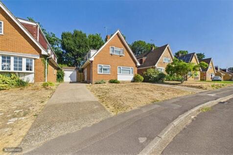 Keswick Drive, Lightwater, Surrey, GU18