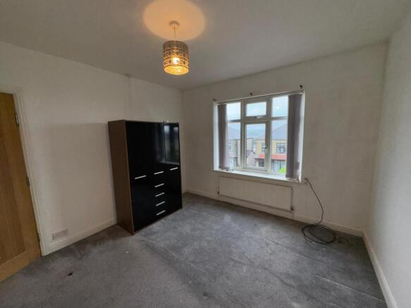 4 bed Semi-Detached to rent Image 11