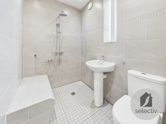 3 bed Ground Flat for sale Image 11