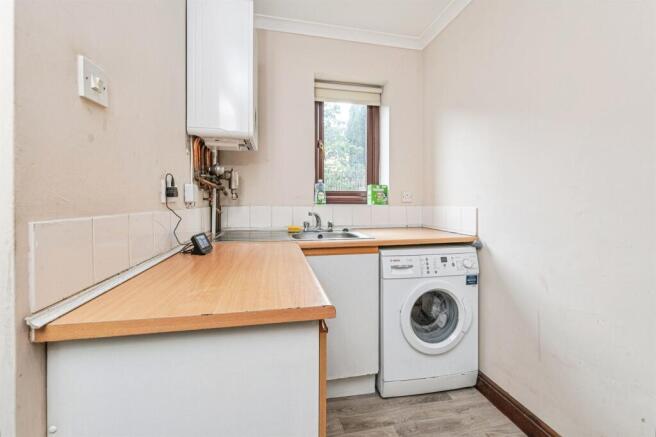 4 bed Detached for sale Image 10