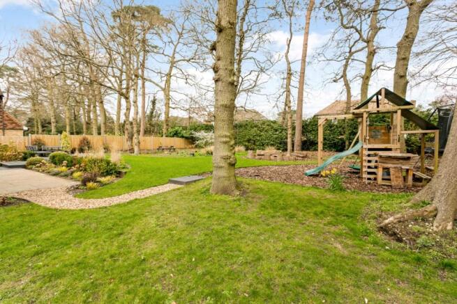 11 Ashenden Walk ...