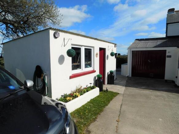 OUTBUILDING 1