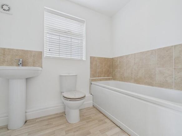 2 bed Apartment to rent Image 4