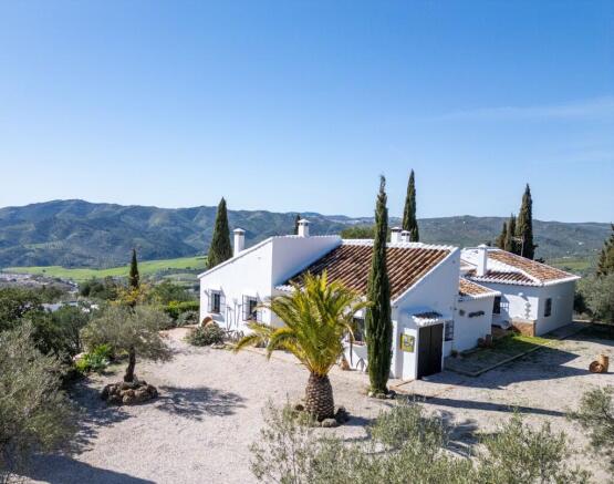 Cortijo-Pool-Riogord