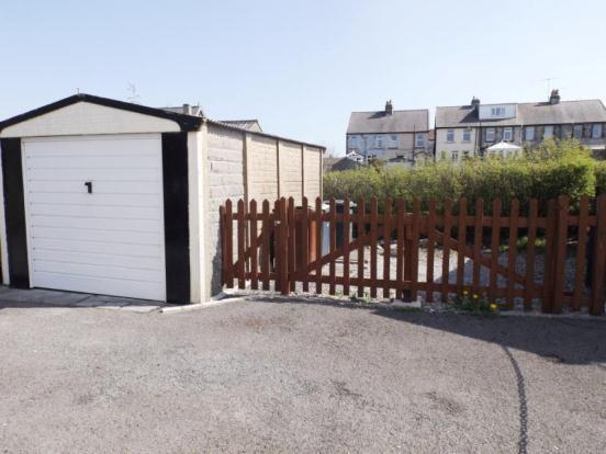 Garage/Parking