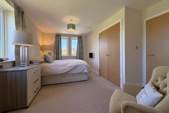 2 bed Flat for sale Image 7