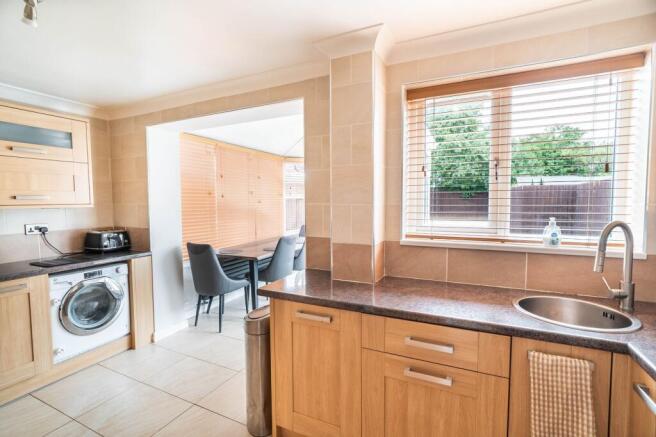 3 bed Semi-Detached for sale Image 6