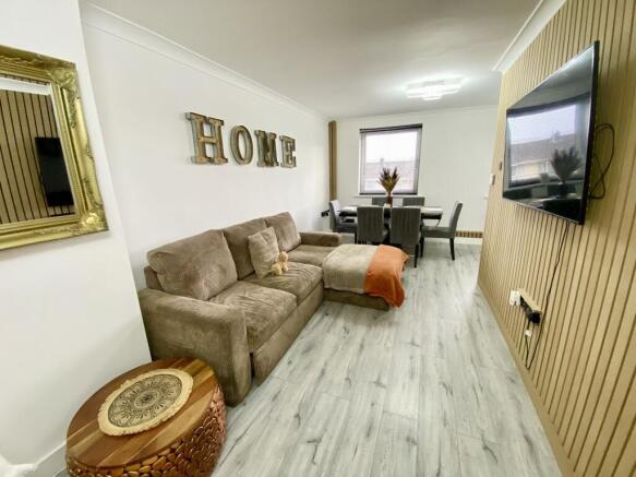 Lounge/Dining Room