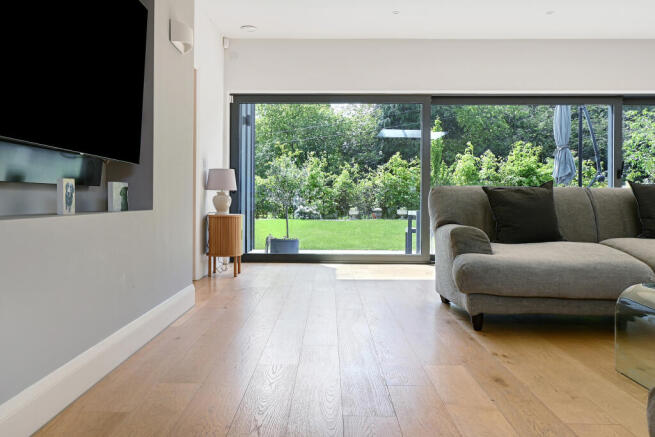 4 bed Detached for sale Image 7