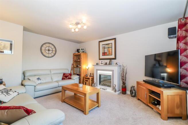 4 bed Semi-Detached for sale Image 7