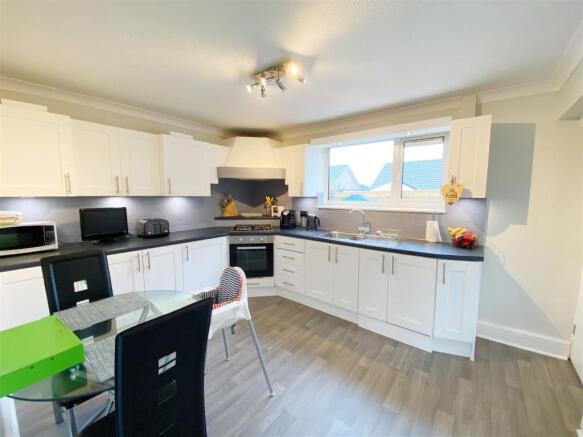 Kitchen pic 1.jpg