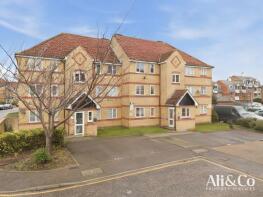 13, Lewes Close, Grays RM17 6QG