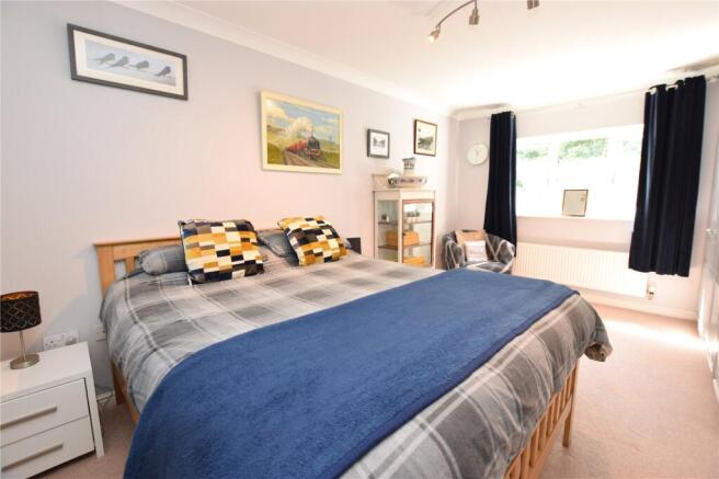 5 bed Detached for sale Image 11