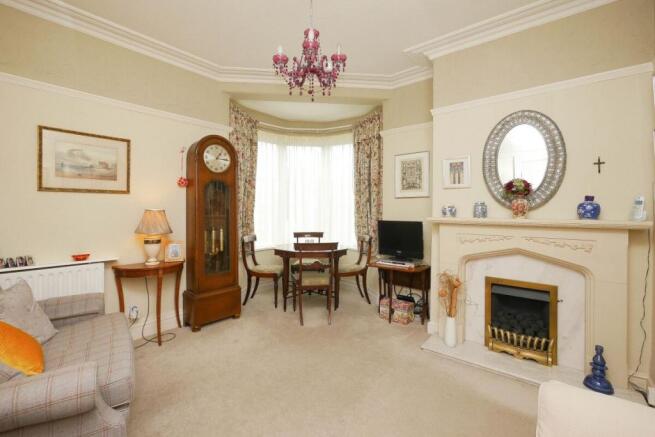 Sitting / dining room