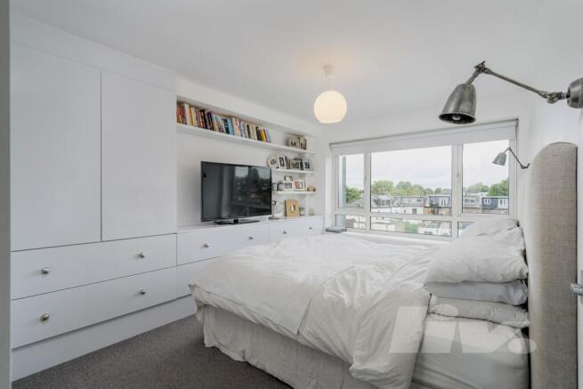 Apartment in Swiss Cottage - View 5