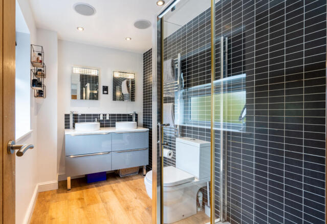 Master ensuite