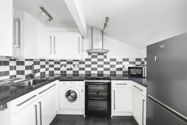 Verona Close, Uxbridge photo 3