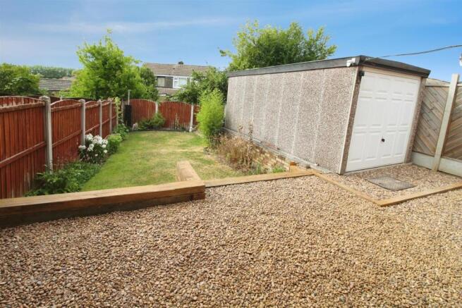 3 bed Semi-Detached to rent Image 12