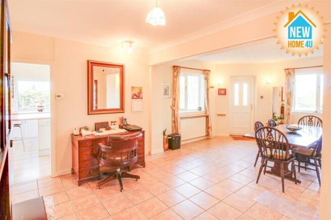 HALL / DINING ROOM: